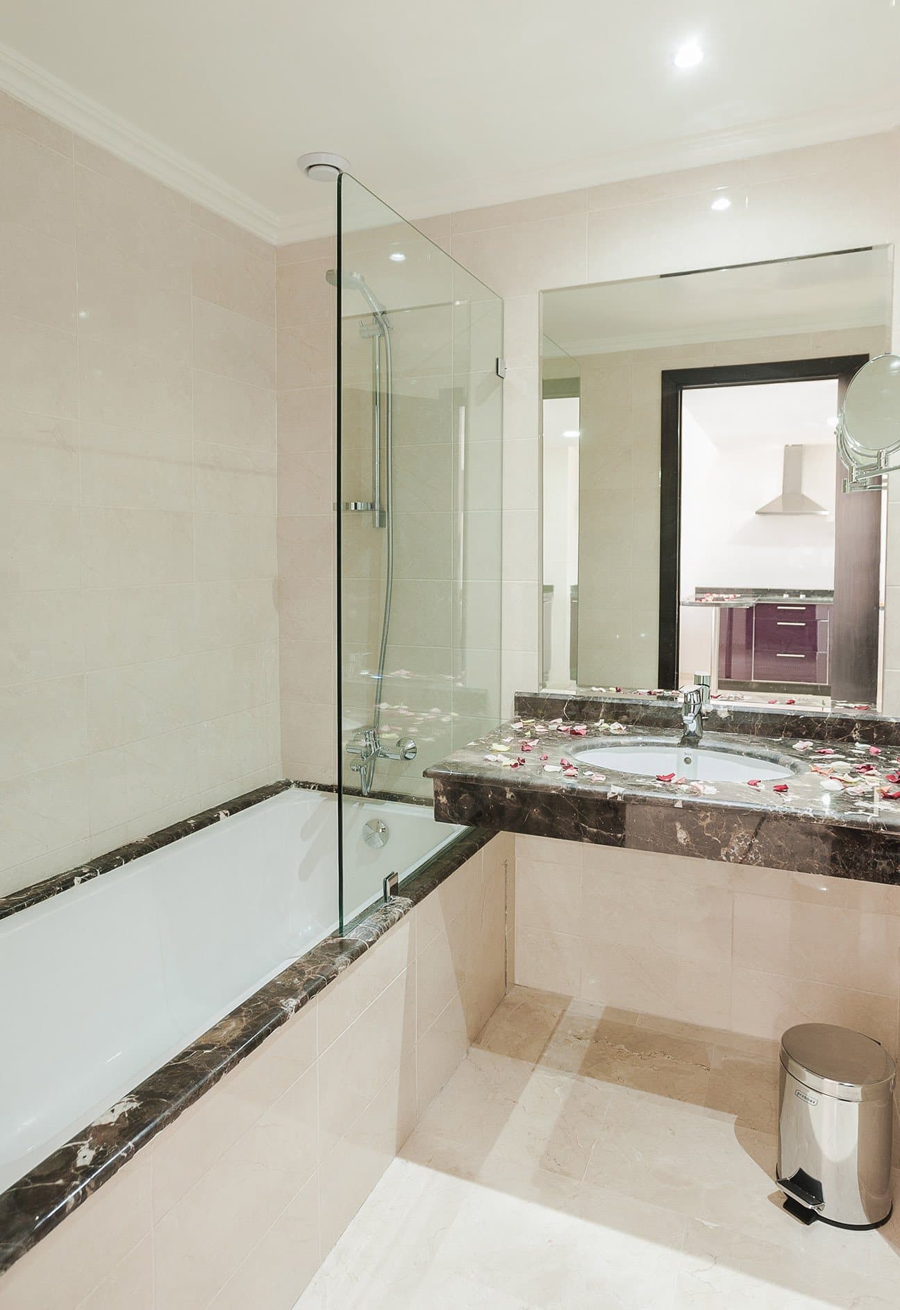 Junior Suite bathroom with bathtub