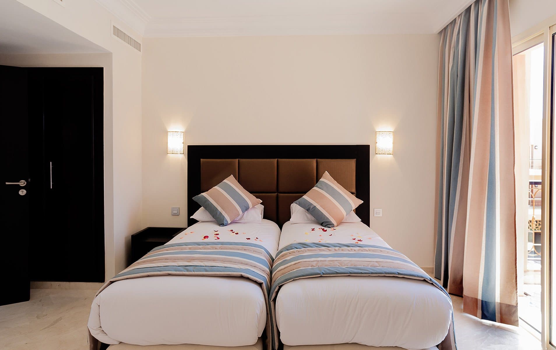 Senior Suite bedroom with twin beds